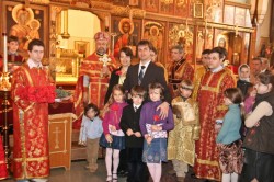 София и Серафим со своими приемными родителями