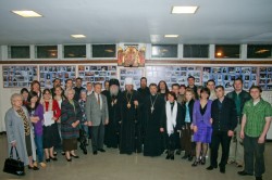 Во время встречи с Блаженнейшим митрополитом Ионой в малом приходском зале