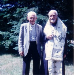 Архиепископ Сильвестр и протодиакон Г. Максимюк, Роудон, конец 90-х гг. 